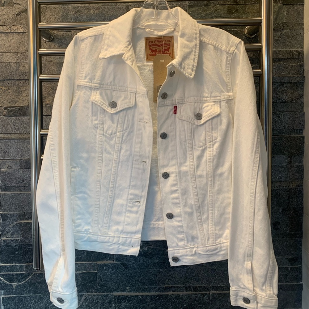 White Levi’s Jean Jacket size medium (Brand New w/ Tags)